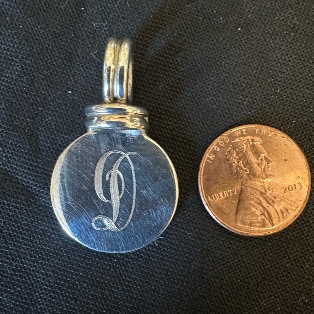 Vintage 925 Silver Cursive D Pendant Circle - Picture 3 of 5